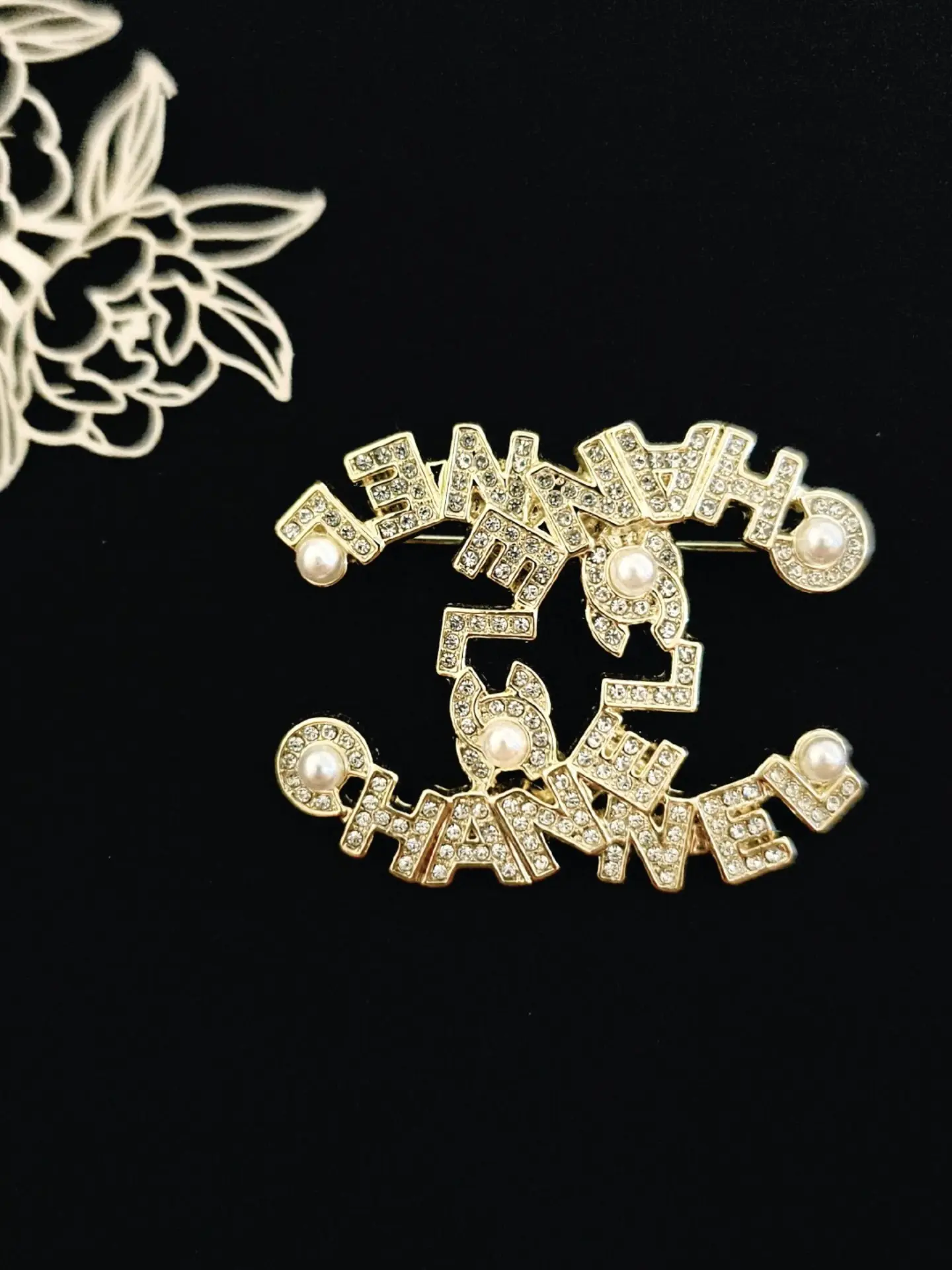 Classic Women's Brooch, Daily Party Casual Versatile Wearable Bag Accessory, Letter Pattern, All Seasons, No Ca Prop 65