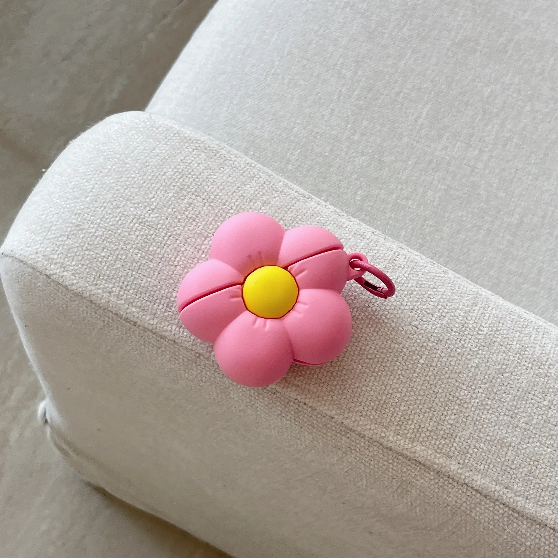 1 pink floral flower shaped Aesthetic headphone case, drop resistant and durable Protection silicone headphone case, Apple wireless Bluetooth headphone case, suitable for AirPods 1/2/3/4/pro/pro 2/pro 3, Earphone Protective Cover, Headphone Accessories