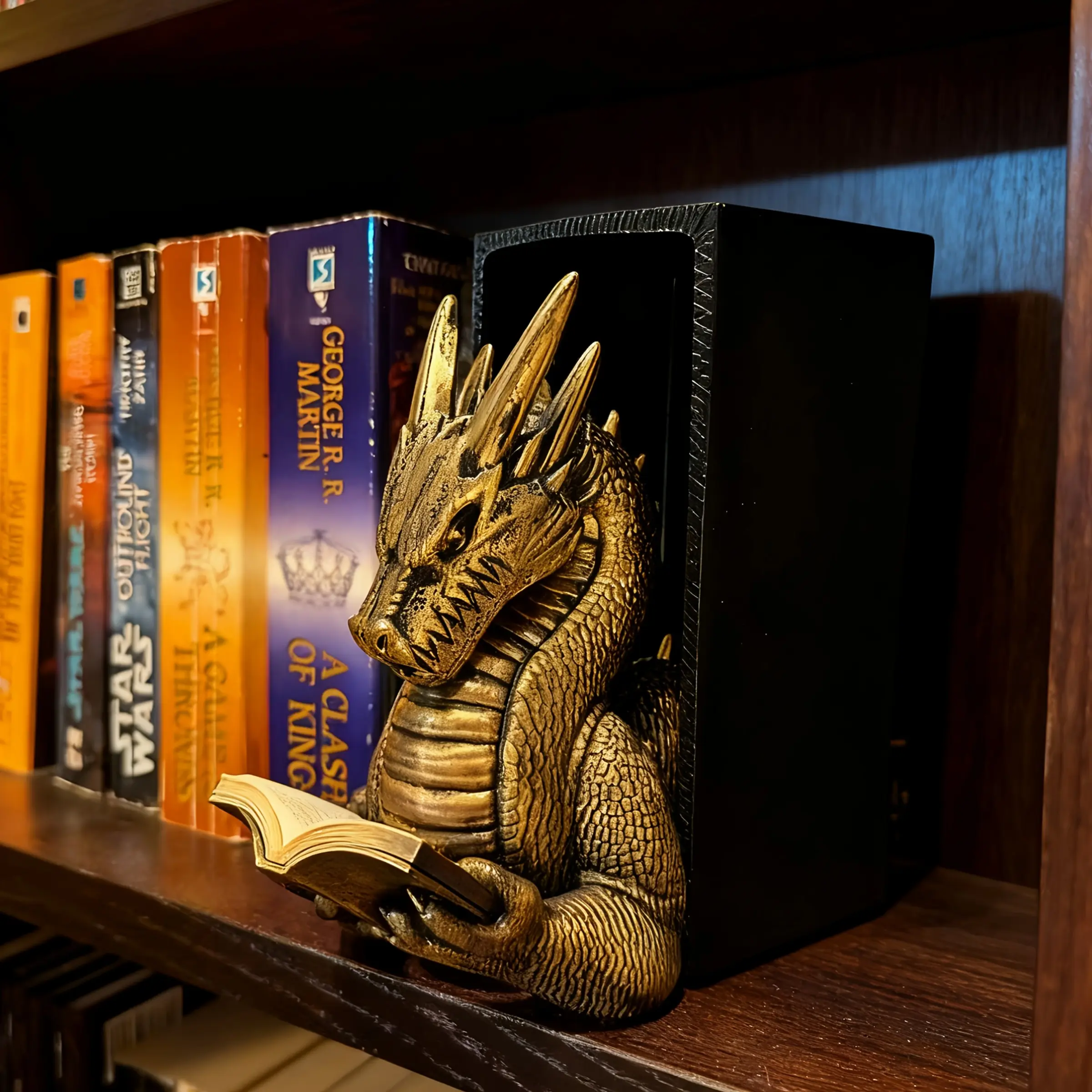 Reading Dragon Bookshelf Art Decoration Decorative Statue Figurine, Resin Ornament, Perfect Gift for Book Lovers, Desk Decor Ornament, Unique Office Accessories, Home Decor Statue, Ornaments Decor