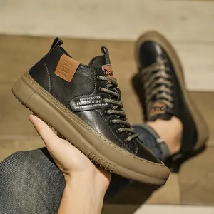 New trendy men’s casual shoes: soft upper, comfortable sole, mid-cut ankle boots design; fashionable outdoor men’s shoes; versatile lace-up sneakers. Runner