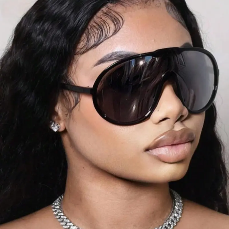 Women's Tinted Lens Sunglasses, Trendy Casual Sunglasses for Everyday Use, Fashion Accessories for Outdoor Activities, Trendy Beach Eyewear, Stylish Glasses, Casual Shades