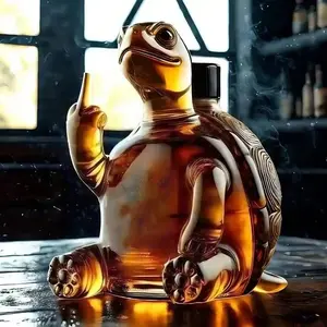 Whiskey Decanter And Glass Set, Featuring A Fun Middle Finger Turtle Design, A Brand New Animal-Shaped Bottle Decoration, 10-Ounce Capacity, Suitable For Whiskey/Wine, And Can Be Used As A Decorative Piece For Bars, Offices, And Homes.