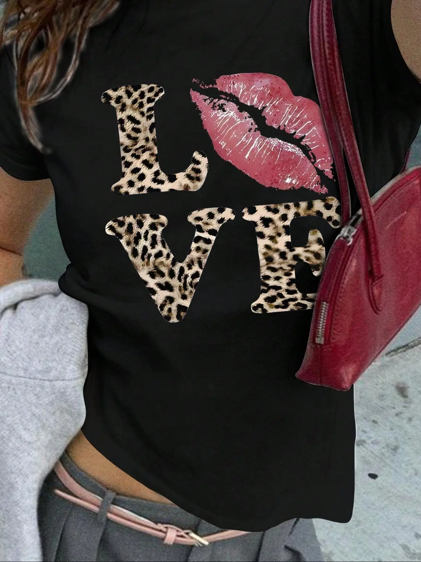 Women's Leopard Letter & Lip Print Round Neck Tee, Fashion Casual Crew Neck Short Sleeve T-shirt for Daily Everyday Holiday Vacation Outdoor Wear, Ladies Clothes for Summer