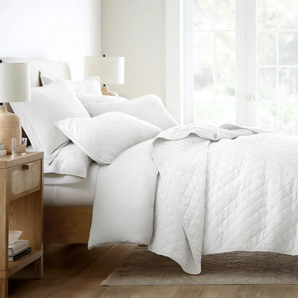 Diamond Stitch 3-Piece Quilted Coverlet Set