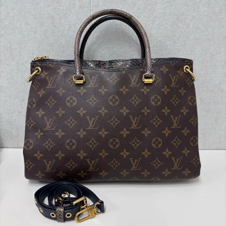 Pre-owned Louis Vuitton leather Shoulder Bags LV Monogram Python Montaigne Bag SN3197 w/ Shoulder Strap 23056341