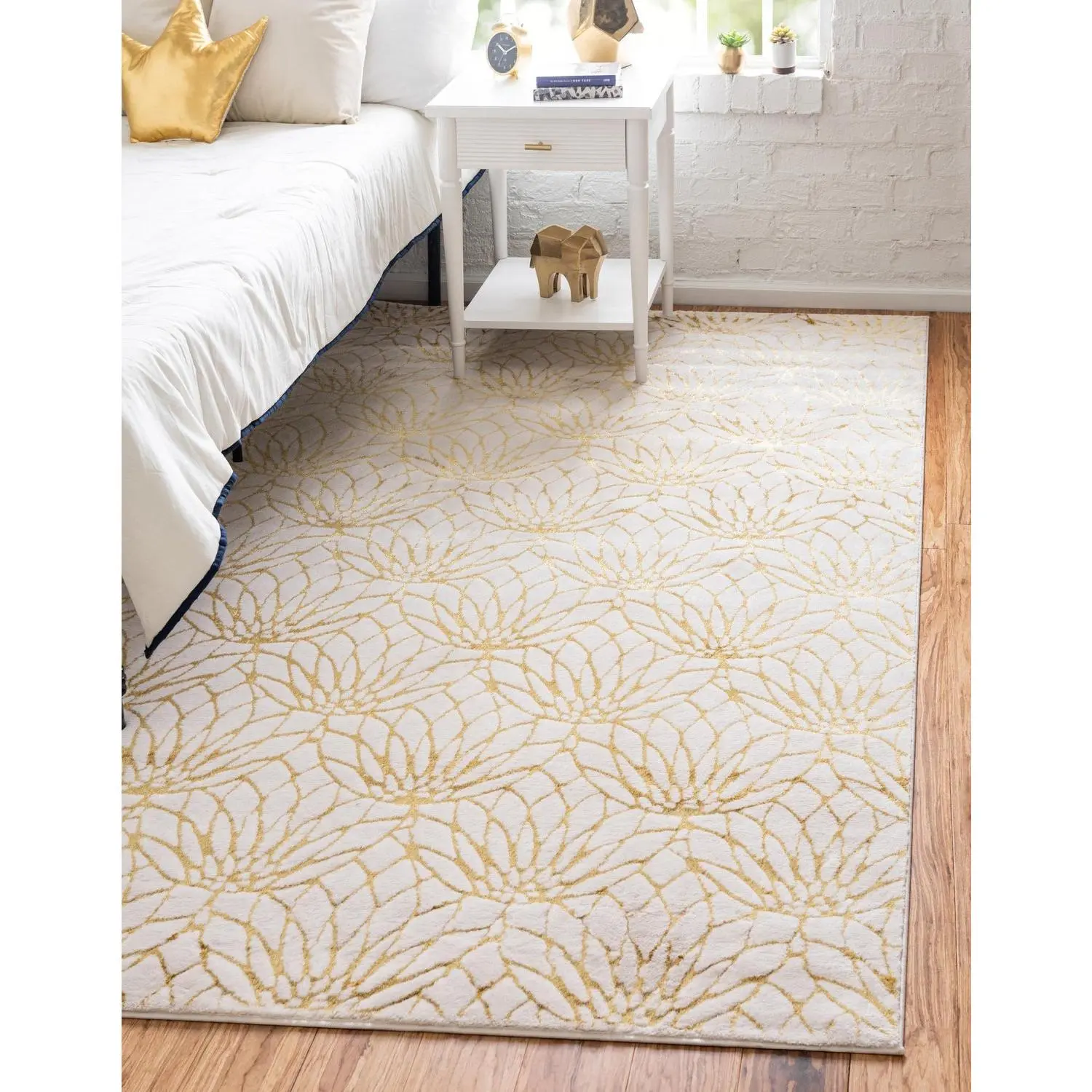 White Gold Marilyn Monroe™ Plush Hollywood Glam Home Decor Rug, Decorative Indoor Area Rug, Trellis-Design Soft Furnishing Carpet