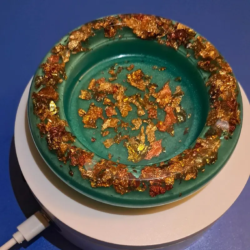 Cute Resin Ashtray for Smokers - Lighter Resin with Yellowish Ash, Circular Design, Ideal for Smokers