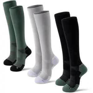 Unisex Knee High Compression Socks, 15-20mmHg Gradient Pressure, Promote Blood Circulation (3 Pairs), Suitable for Nurses, Pregnant Women, Runners, Travelers, Flyers, Sports Enthusiasts, Relieve Muscle Fatigue, Available in Black, Gray, and Green, Size M: