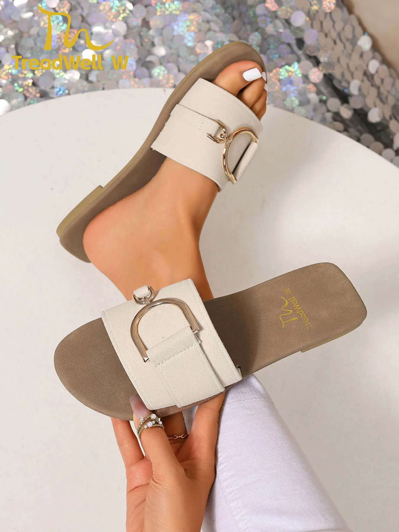 Women's new summer flat Roman slip-on sandals, fashionable shoes that combine comfort and style, trendy outdoor casual sandals, suitable for wearing on seaside beach vacations Trending Sandals