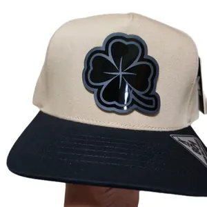 Trebol  ,gorra color kaki visera  color obscuro marla kamel