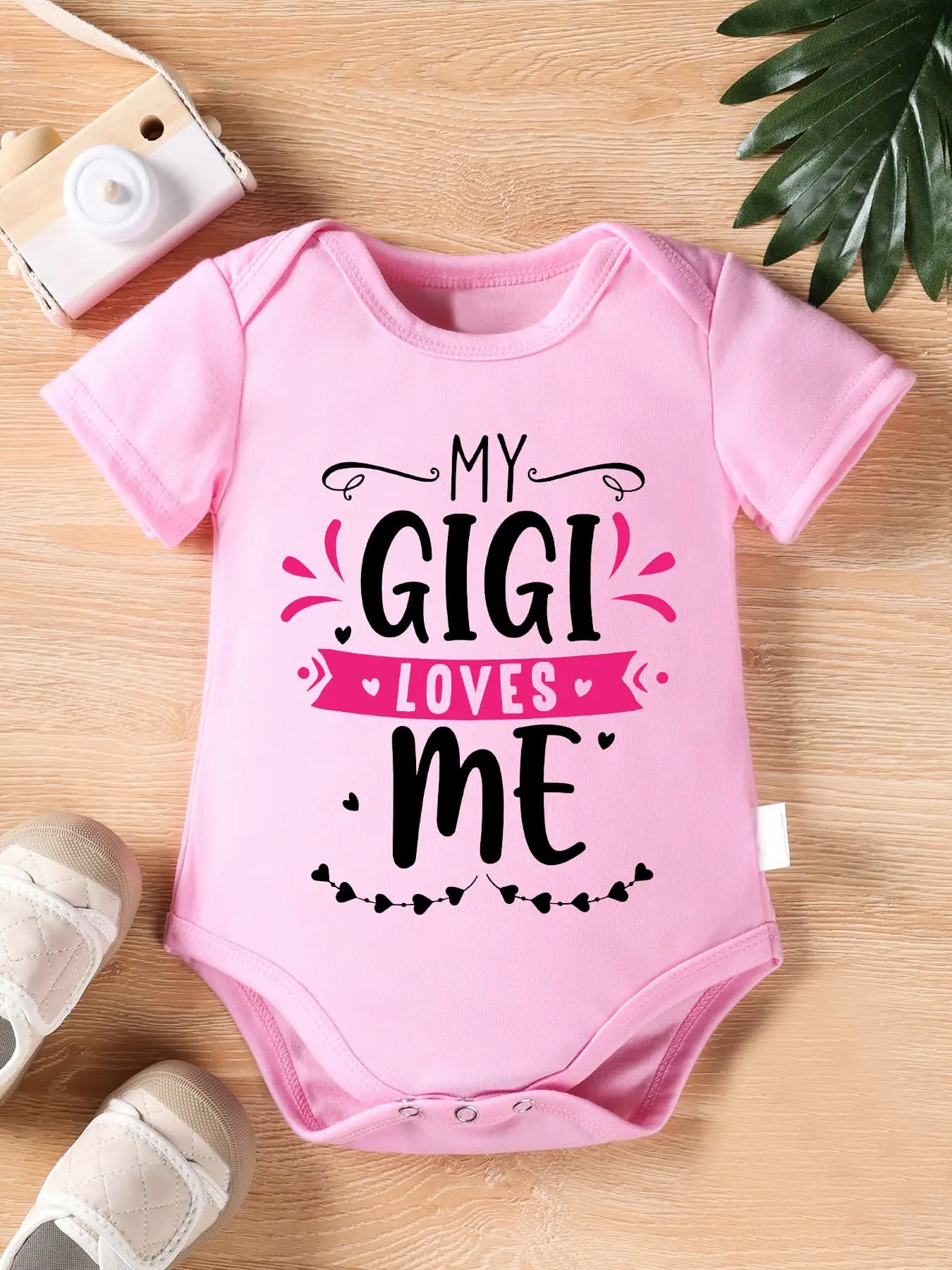 Baby Girl Clothes Short-Sleeve Pink Banner Bodysuit Outfit - "My Gigi Loves Me" Letters, Heart Accents, Easy-Dressing Newborn Fun Themed Romper with Snap Crotch
