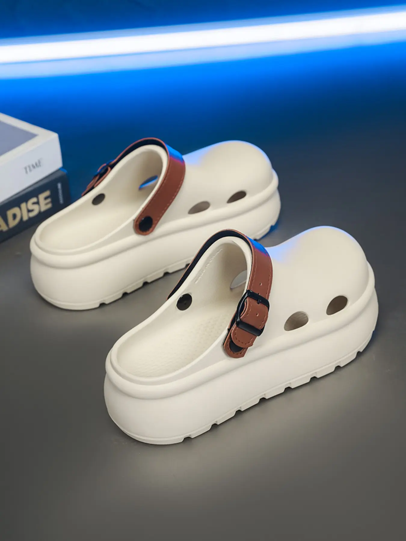Men's New Hole Shoes Outdoor Sports Fashion Lace-Up Simple Basketball Football Sport Slippers Thick Sole Breathable Anti-Slip Trendy Driver Shoes