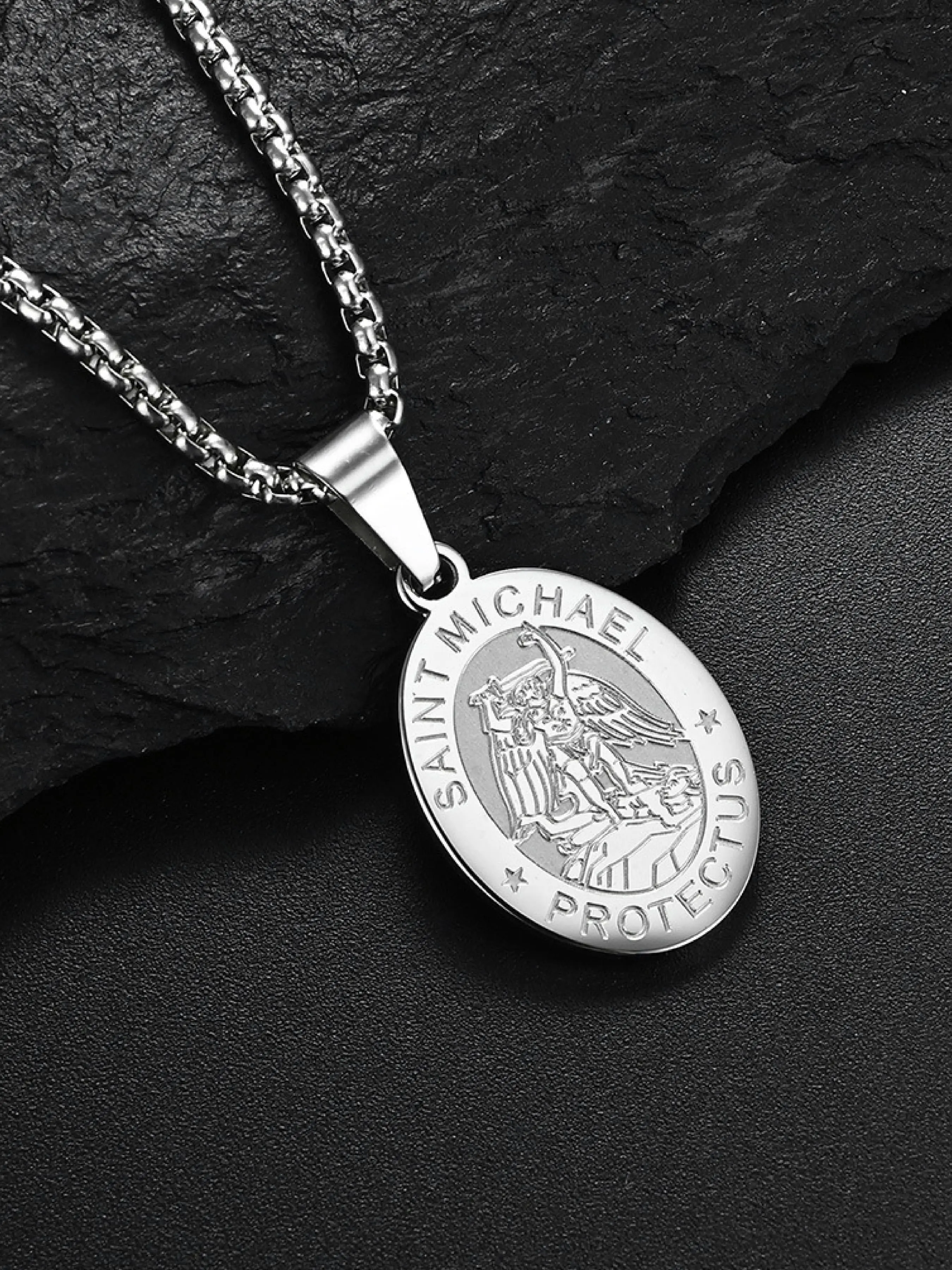 St. Michael The Archangel Pendant Necklace, Faith Necklace, Metal Chain Necklace for Men & Boys, Stainless Steel Jewelry for Party, Daily Clothing Decor, Trendy All-match & Exquisite Jewelry for Birthday Gift