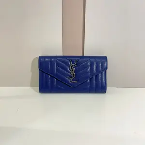 Pre-owned Yves Saint Laurent leather Clutches & Wristlets YSL Cassandra Matelasse Wallet qiqia9025