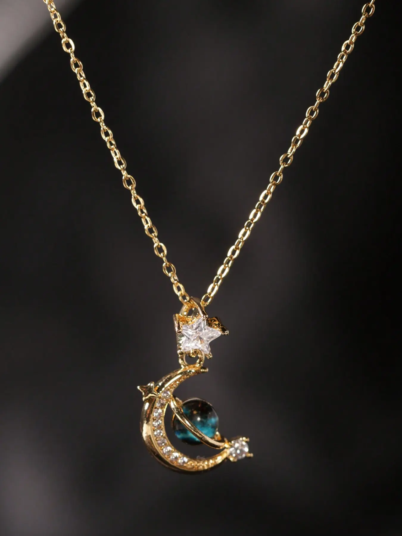Dreamy Planet Themed Necklace, Moon & Earth Pendant Design, Perfect for Women's Everyday Fashion Jewelry, Elegant Necklace, Fashionable Jewelry, Exquisite Chain Jewelry, Exquisite Jewelry Gift