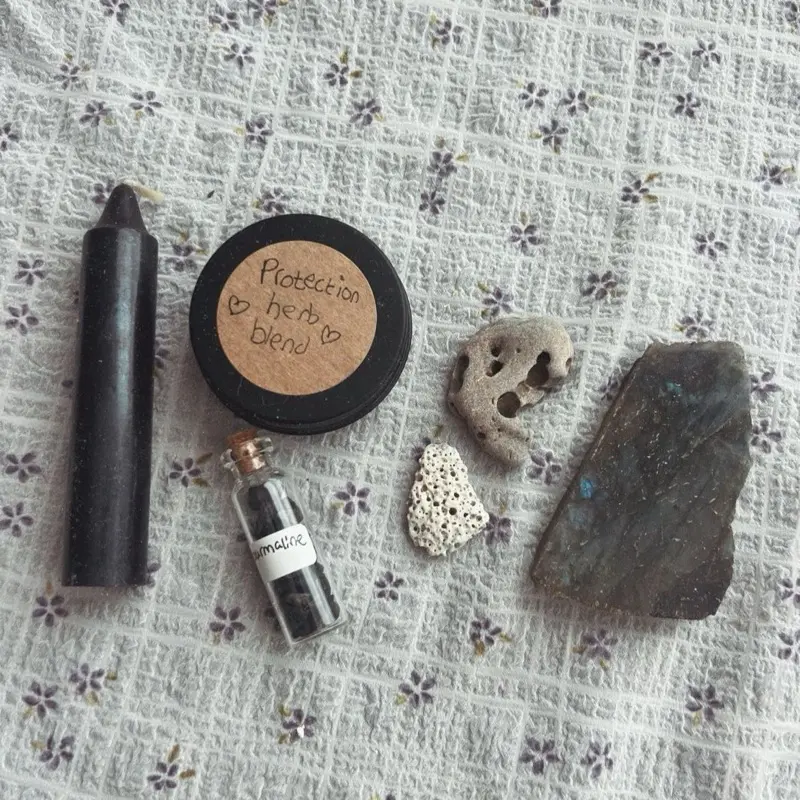 Sea Witch Protection Kit, Beginner Witch Protection Spellwork Kit , Labradorite Crystal Protection Spell Bag Hagstone Protection Kit, Ocean Witch Kit