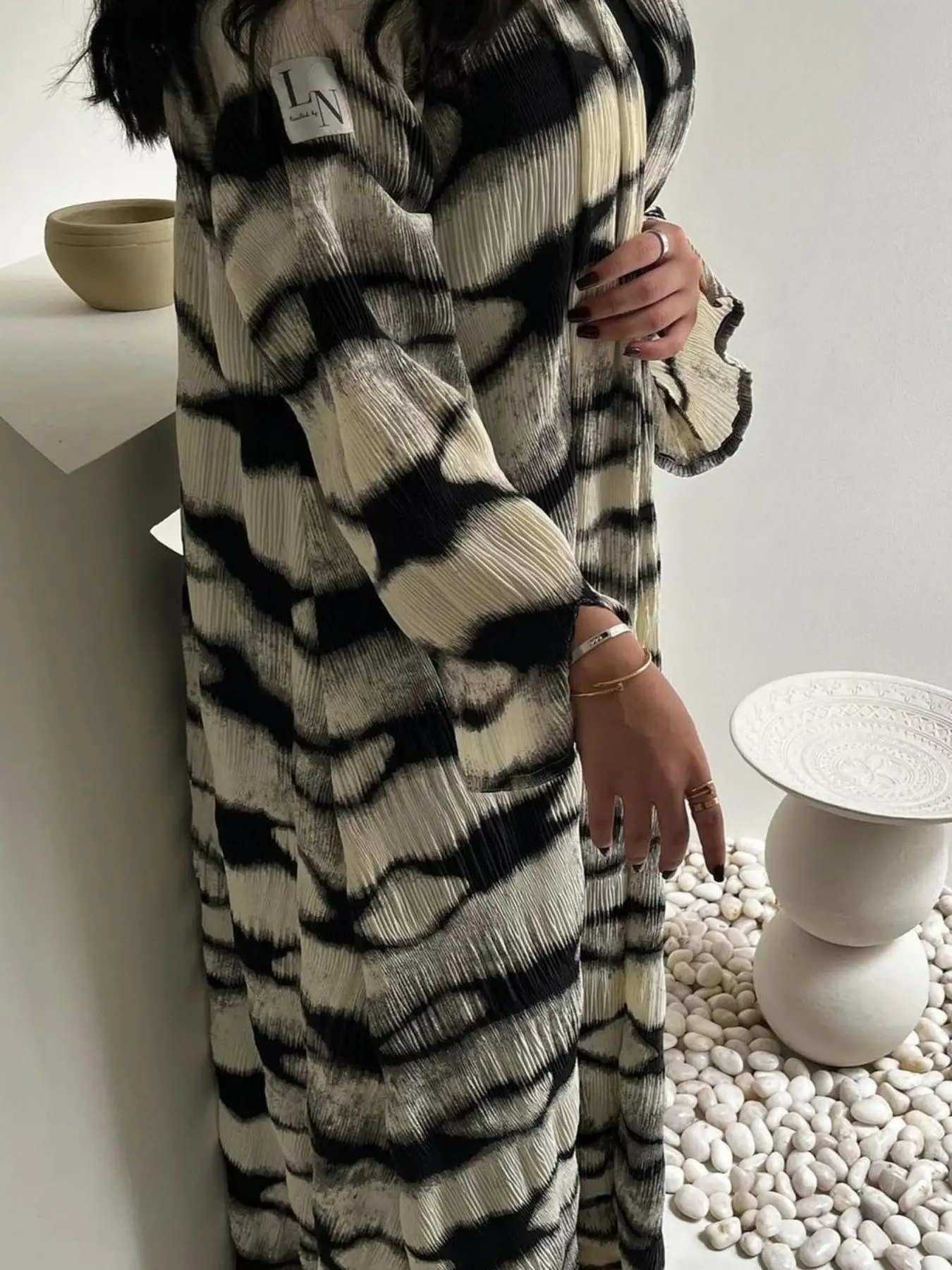 Women's Tie Dye Print Shirred Abaya, Casual Split Long Sleeve Open Front Muslim Robe for Daily Wear, Ladies Islamic Clothing for All Seasons