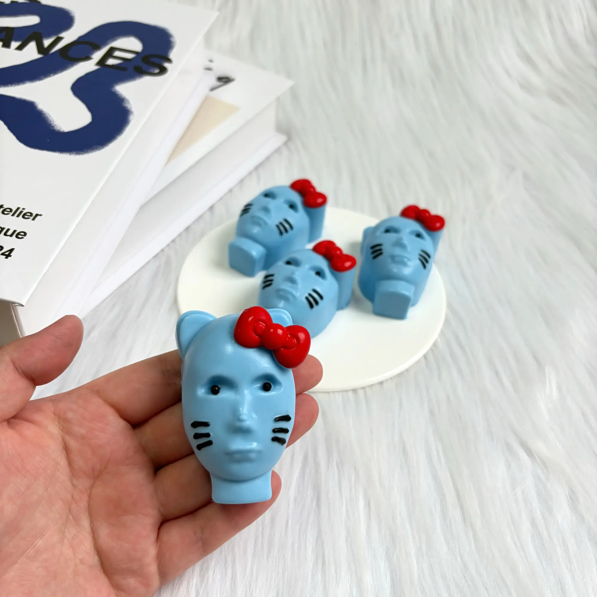 Classic Slow Rebound Kawaii Taba Bow Alien Silicone Squishy Fidget Toy - 66g Stress Relief Squishies, Unisex Decompression Squeeze Accessory, Great Christmas Gift for 1 Key Occasion (Birthday/Party)