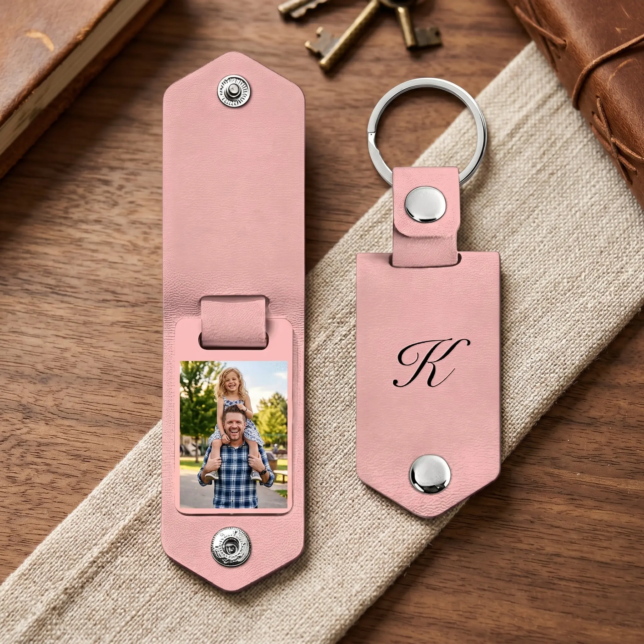 Personalized Leather Keychain for Dad – Custom Photo & Name Father’s Day Gift