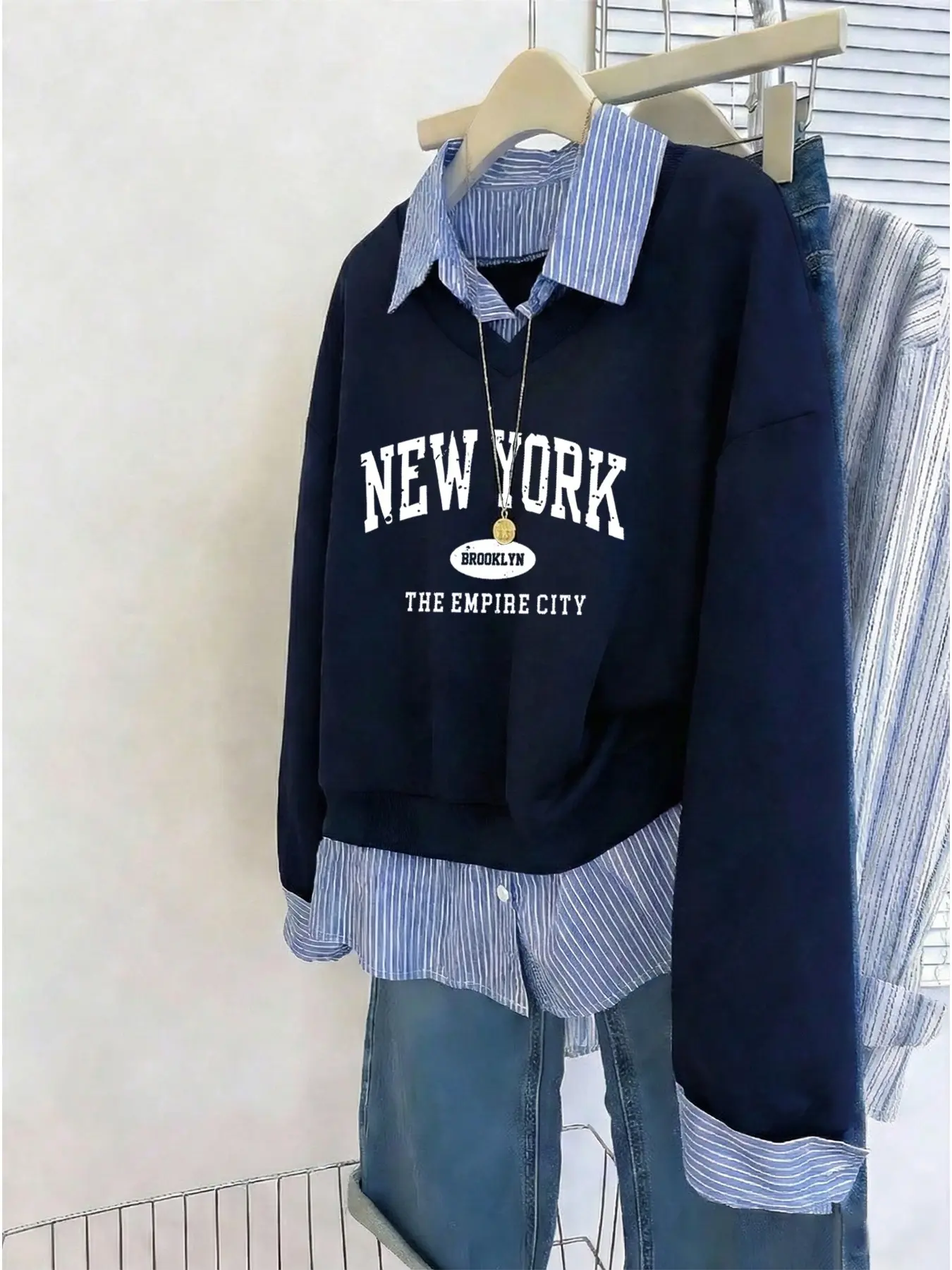 Women's V Neck Fleece Sweatshirt Long Sleeves, Loose Fit Warm Lining, Soft Knit Casual College Chic Style, Fall Winter Fashion, New York Graphic Letter Print, Everyday