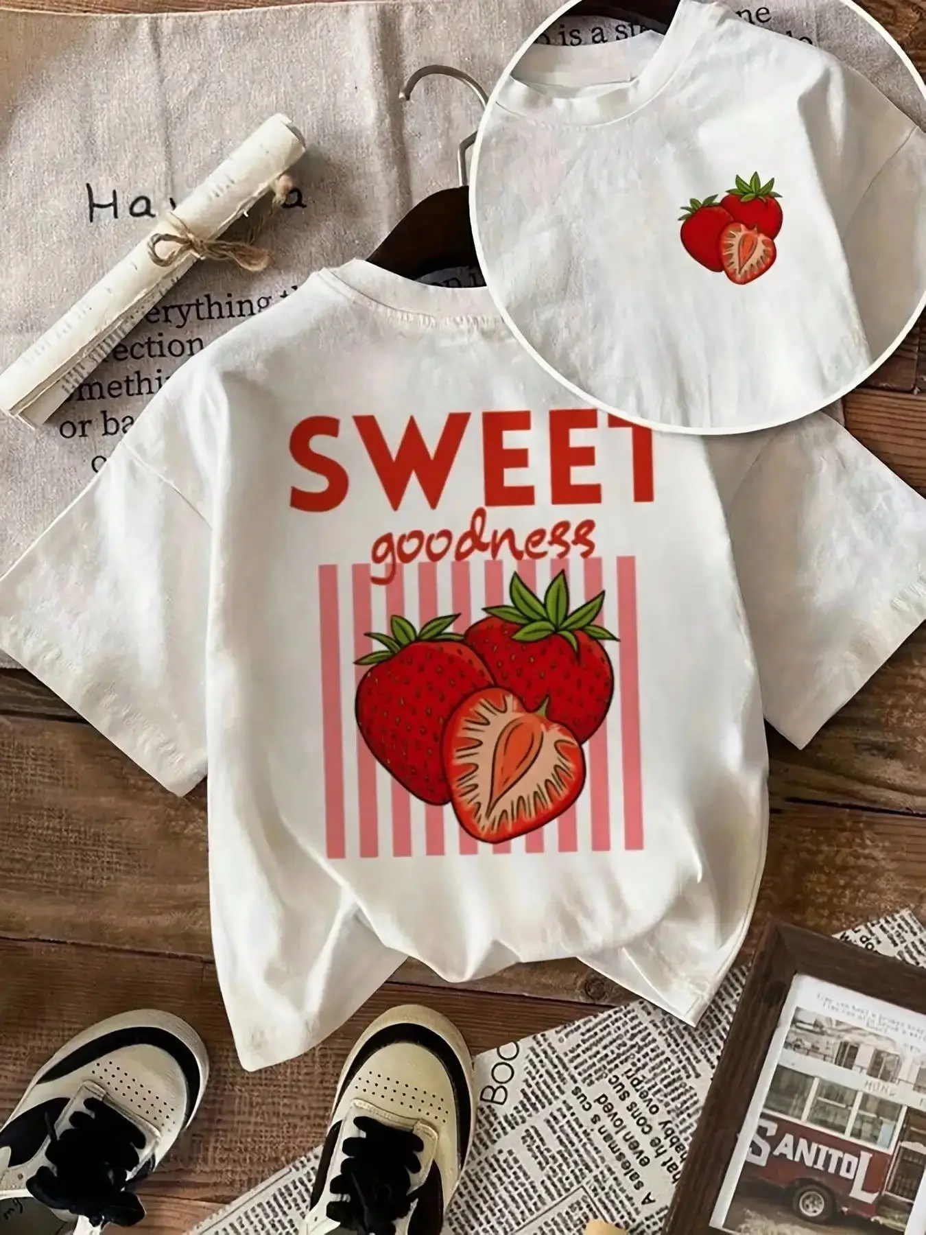 Women's Strawberry Print Cute Loose Round Neck Short Sleeve T-Shirt, Soft Breathable Fabric, Summer Fashion Comfort Top, Casual Chic Top, Casual Versatile Shirt, Casual Tops, Womenswear, Lady