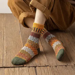 Women's 5-Pack Thermal Socks, Nordic Folk Style, Polycotton Mix, Warm Winter Socks, Cozy Fashion Accessory for Women's Wear