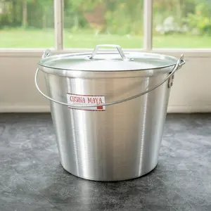Cubeta Pail - Sturdy Aluminium Kitchen Pot with Lid