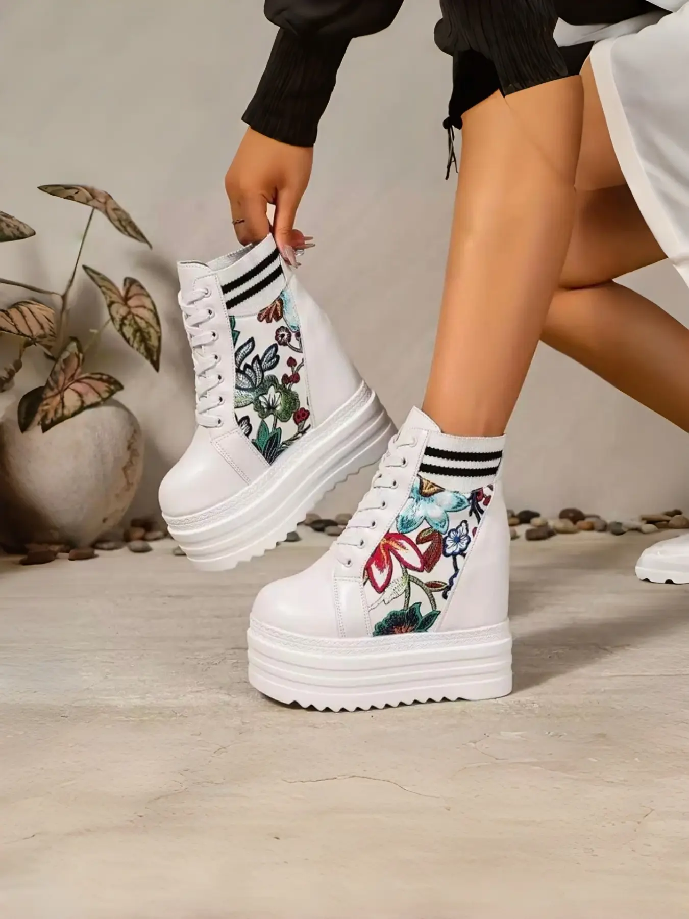 Shoe Body with Colorful Floral Embroidery, Retro Art Style, High Heel Design, Thick Sole, Casual & College Fashion, Casual Lifestyle Footwear, Pair with Jeans, Chunky Sole Shoes