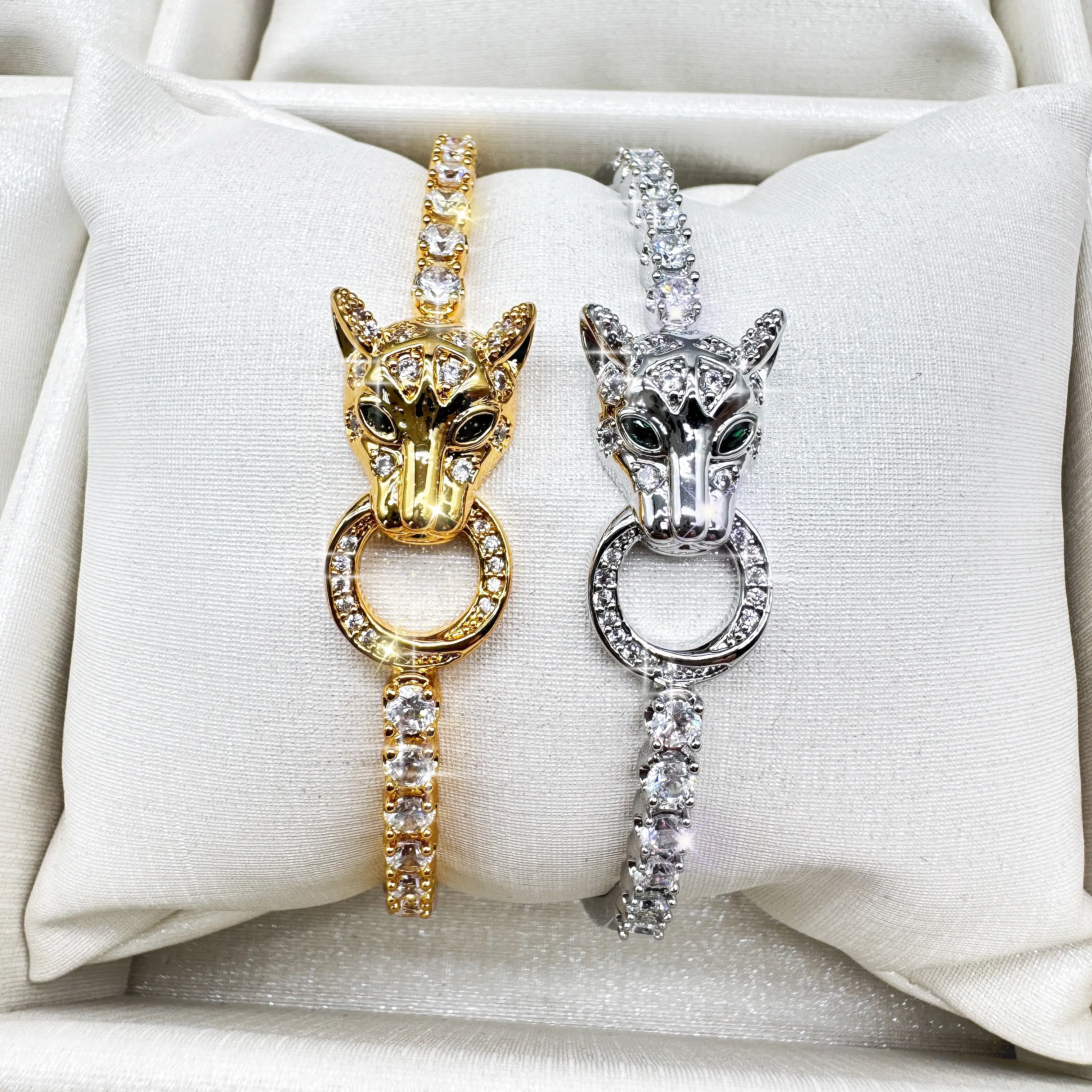 Diamond-encrusted leopard buckle cuff bracelet. High-quality Cuban bracelet. Unique, trendy design. Perfect for parties and everyday wear.