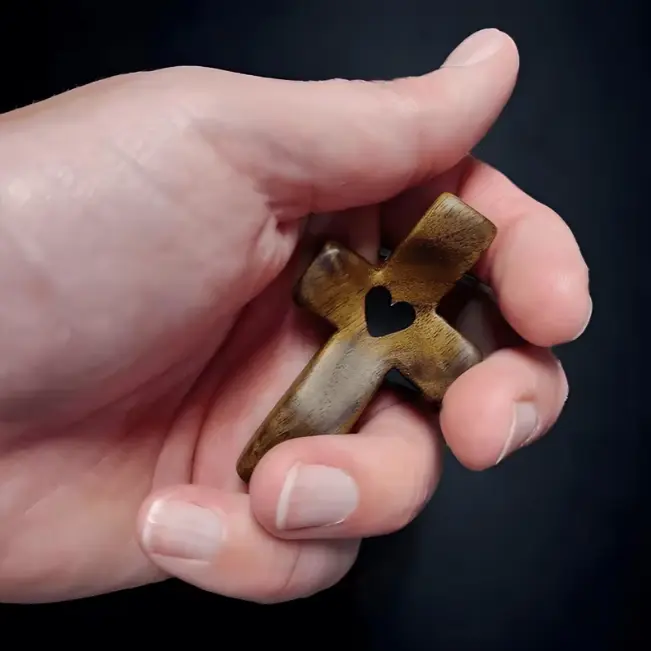 3pcs Natural Wood Cross Shape Crucifix Pendants, Pocket-Sized Decorative Religious Home Decor, Stress Relief Spiritual Symbols for Encouragement Gifts, Crucifix Pendant, Gift For Encouragement