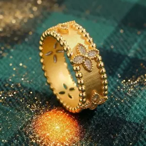 1PC Vintage Luxury Four Leaf Clover Ring, Copper Textured Band with Sparkling Cubic Zirconia, Dainty Lucky Charm Jewelry for Women, Perfect for Everyday Wear, Date Nights, Weddings & Holiday Gifting banquet accessory