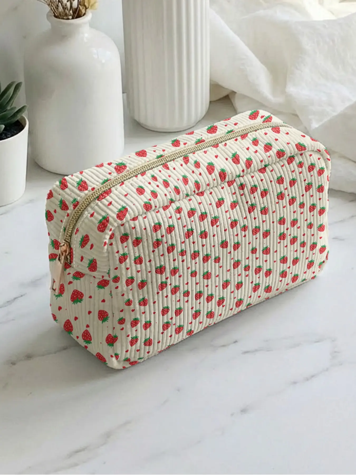 Strawberry Heart Pattern Cosmetic Bag, Makeup Pouch, Large Capacity, All Seasons, Casual Style, Holds Skincare & Cosmetics, Perfect for Daily Use, Cosmetic Storage Bag