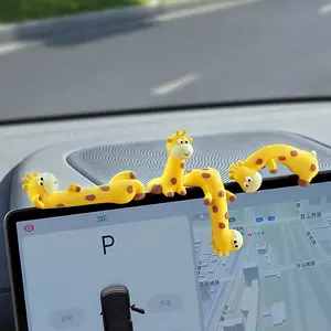 Cute Giraffe Mini Figurine, Display Decor, Car Interior Decorative & Girl Car Interior Accessories, Resin Animal Desktop Decoration for Screen and Desk, Car Accessory