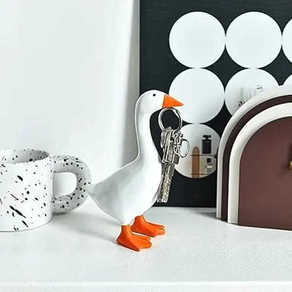 7-Inch Resin Desk Goose Figurine - Magnetic Beak, Decorative Ornaments, Whimsical Home Decor, Tabletop Office Key Holder, Funny Holiday Christmas Housewarming Gift