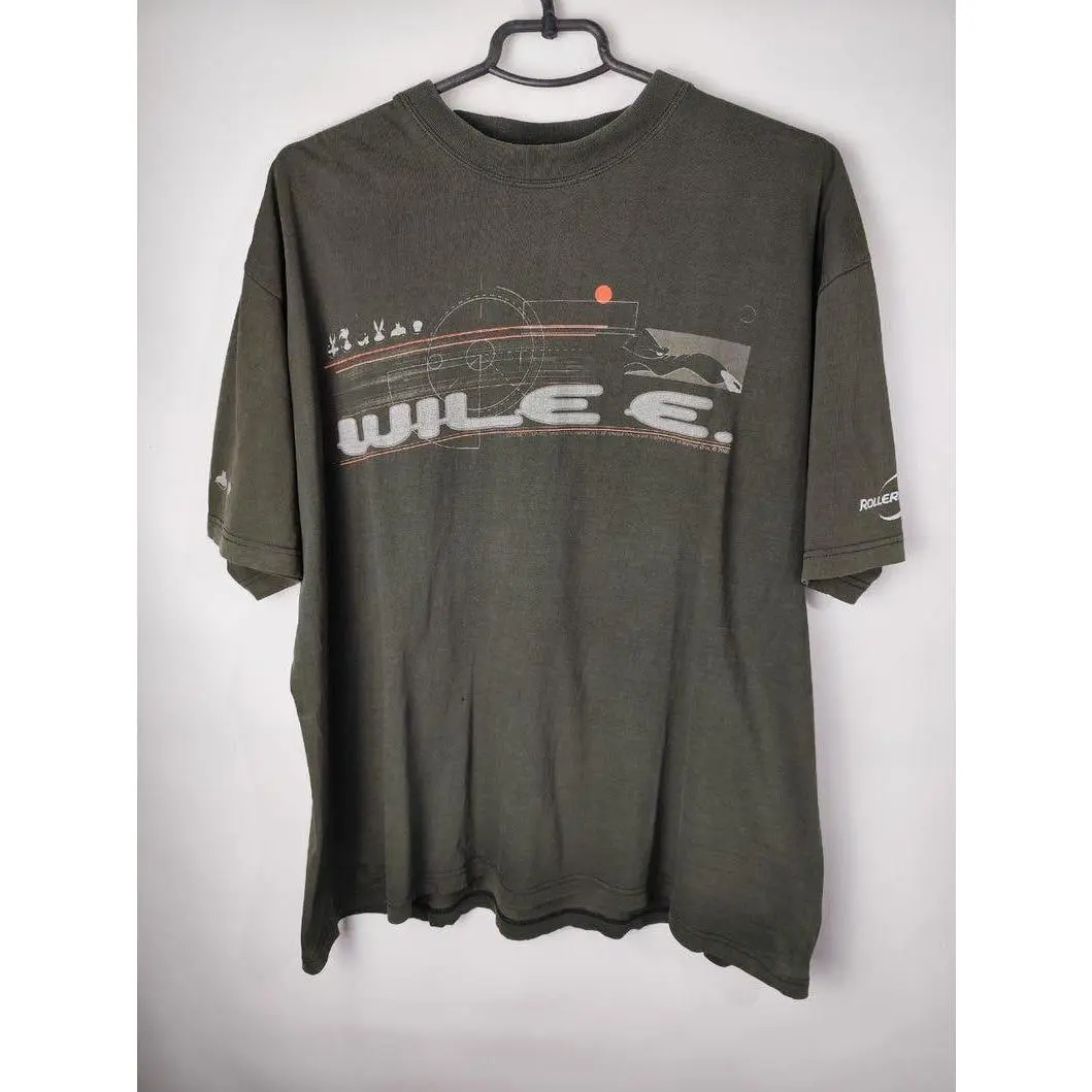 Vintage Wile E Coyote Warner Bros rollerblade tee 2000's
