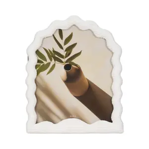 Sagebrook Home 20417-03 8 x 10 in. Wavy Arch Photo Frame - White