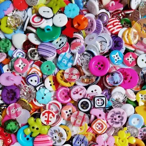 Random 100 count Small Plastic Buttons DIY Sewing  Accessory (Mix)