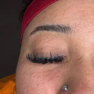 Novara Beauty Co Siren Lash Dramatic Wispy Volume Eyelashes for Bold Makeup Looks EXTENSION LOOK WITH CLEAR LASH BAND!