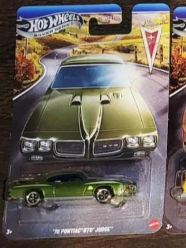 Hot Wheels Silver Series Vintage 70 Pontiac GTO Judge Collectible Model Car - 4/5, 1:64 Scale, High Detail Die-Cast Metal, for Car Collecting Enthusiasts Ages 4+