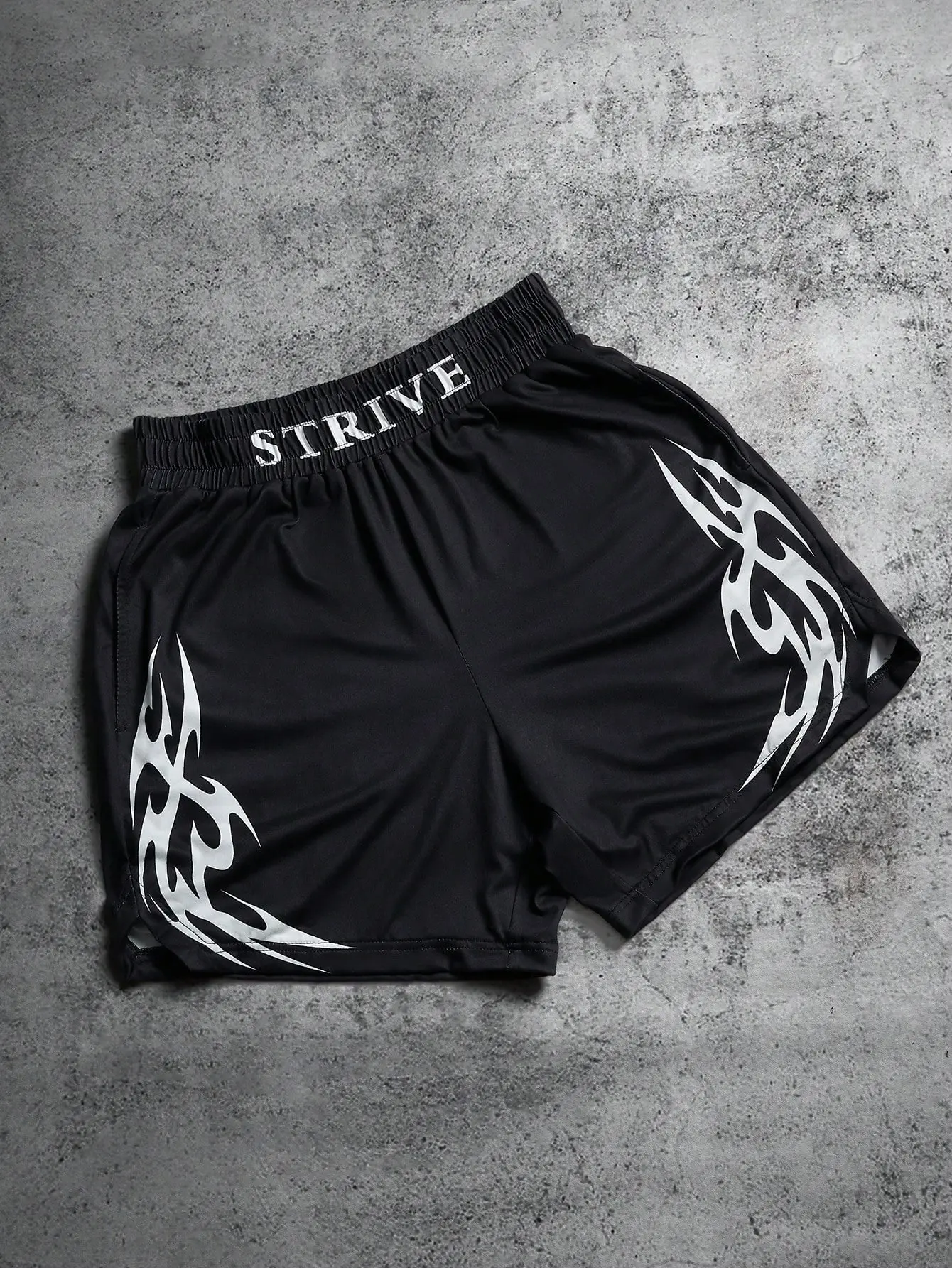Men’s drawstring-waist pocket casual shorts with letter print design—comfortable, breathable fabric for everyday wear; ideal for fitness and street-style sports; a perfect choice for summer outings.
