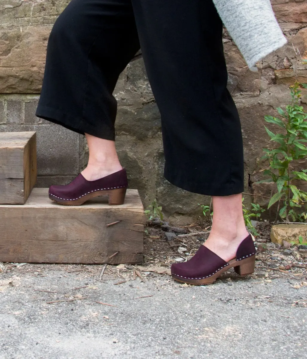 Plum Lila Closed Back Clogs for Women / High Wooden Heel / Nubuck Leather / Swedish / Brett
