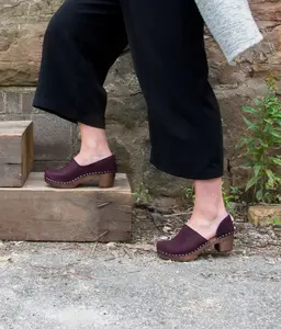 Plum Lila Closed Back Clogs for Women / High Wooden Heel / Nubuck Leather / Swedish / Brett