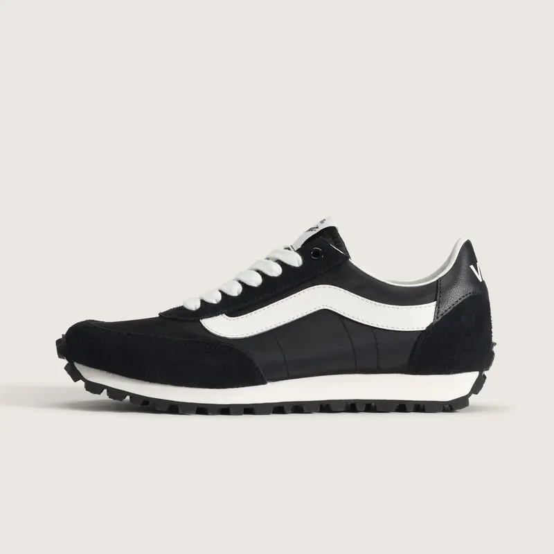 Vans Unisex Premium Style 152 Low Top Shoe