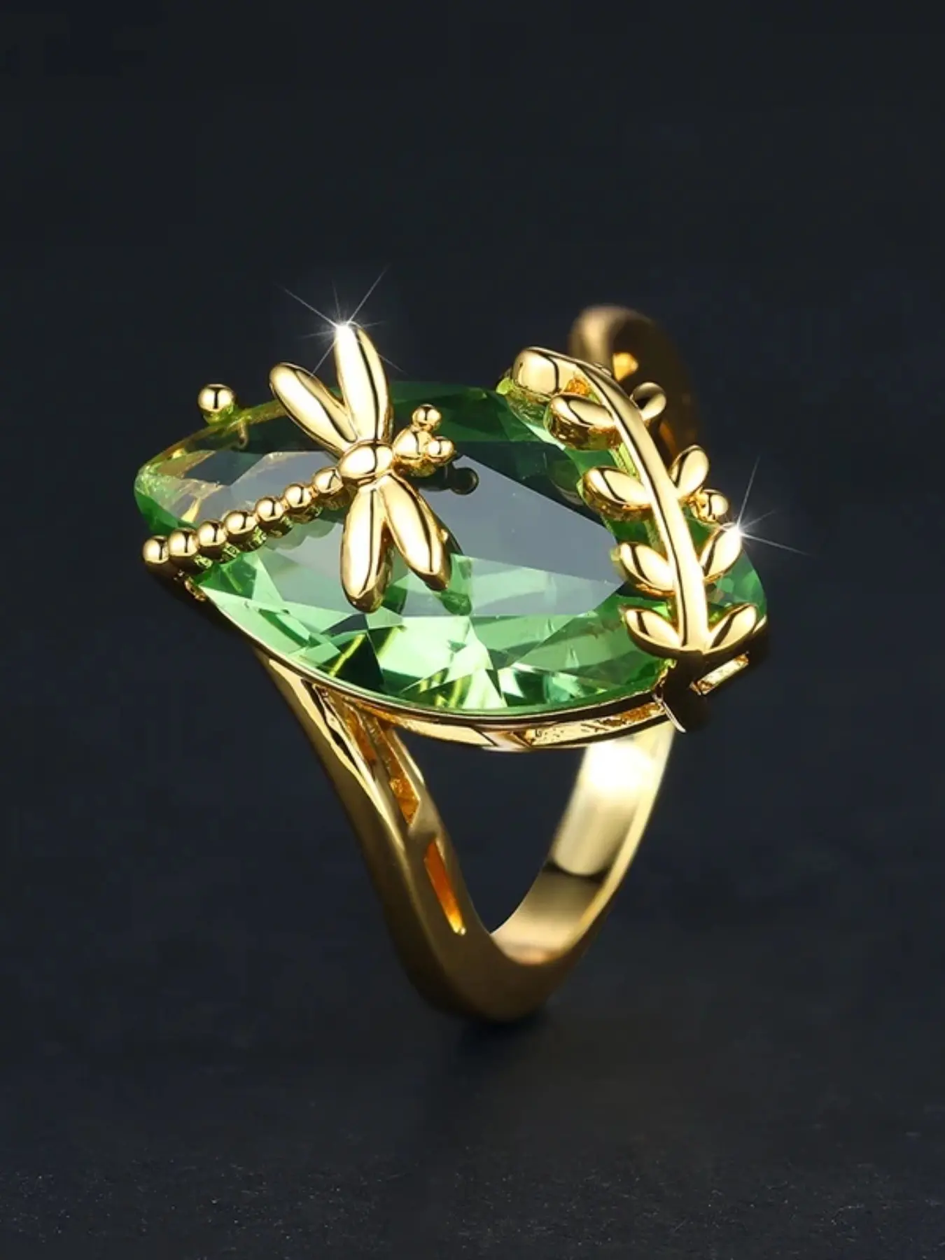 A feminine geometric design Stackable Ring, Statement Rings with synthetic green crystal, stylish and retro gold, perfect for weddings or daily wear as a piece of jewelry, Zircon Ring, Fashion Stackable Rings