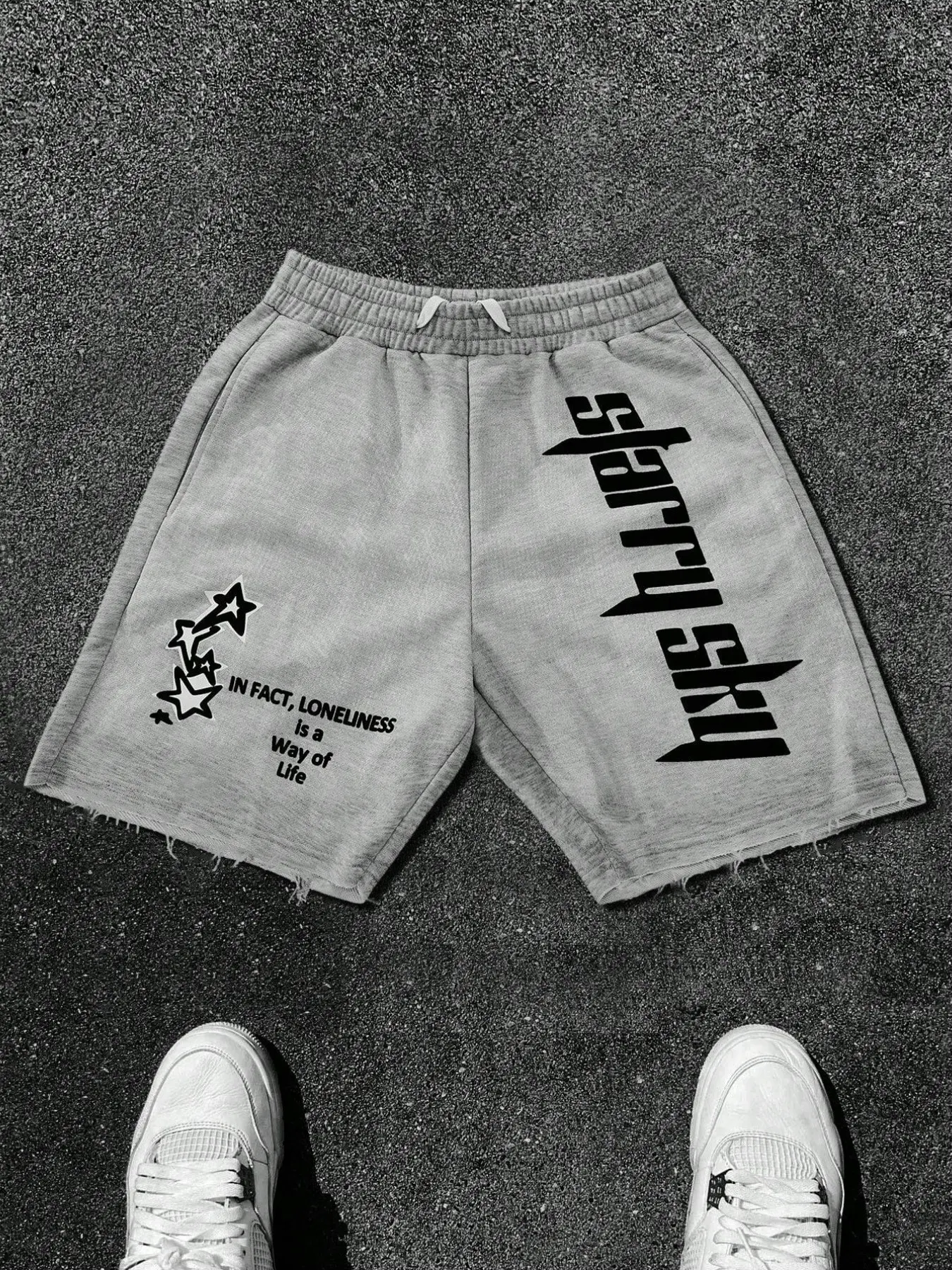 Vintage Wash Yellow Graphic Fitted Shorts Men, Y2K Starry Sky Print Sweat Shorts with Frayed Hem, Loose Drawstring Streetwear Shorts for Summer Casual Hip Hop Skateboarding, Loneliness Quote Aesthetic Alt Style Shorts, Menswear
