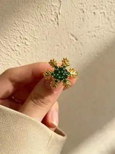 European and American Fashion Rotating Snowflake Ring, Zircon Snowflake Unique Personality Ring, Ideal for Women's Parties and Gifts