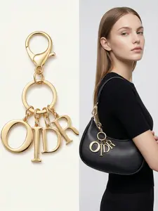 Luxury Gold Letter Charm Keychain for Handbag, Alphabet Pendant Clip Bag Accessory, Metal Initial Keyring for Purse Decoration, Fashion Bag Charm Gift