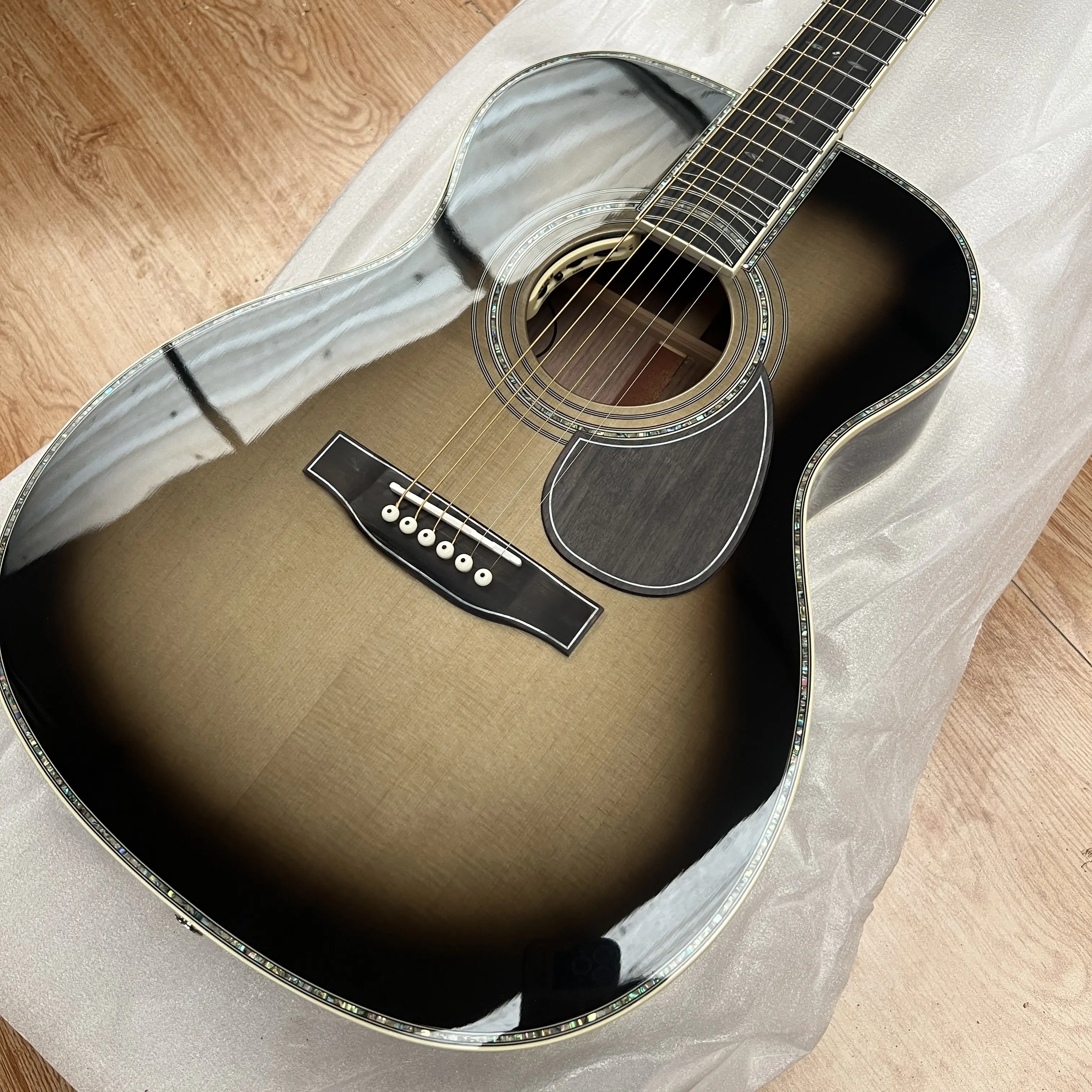 New Martin OM-45 John Mayer 20th Anniversary Acoustic Guitar, Platinum Gray Burst Silver New Martin OM-45 John Mayer 20th Anniversary Acoustic Guitar, Platinum Gray Burst Silver