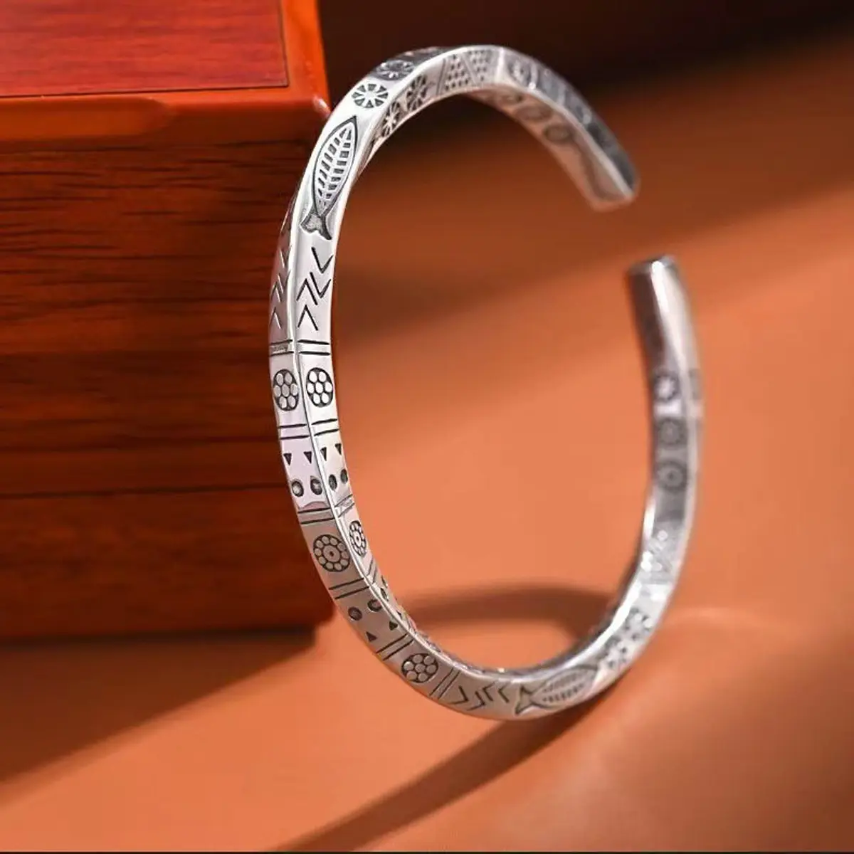 Fashionable Mobius ring totem bracelet retro handmade solid open bracelet Bohemian style men and women