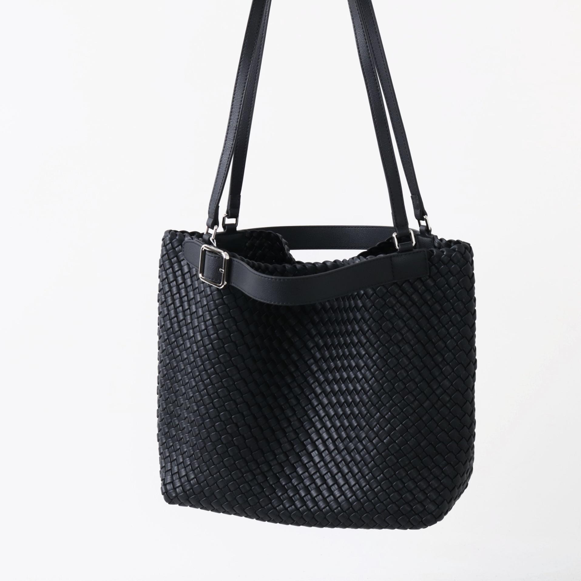 Elegant Woven Leather Shoulder Bag for Women Large Capacity Tote Stylish Durable Design Perfect for Everyday Use